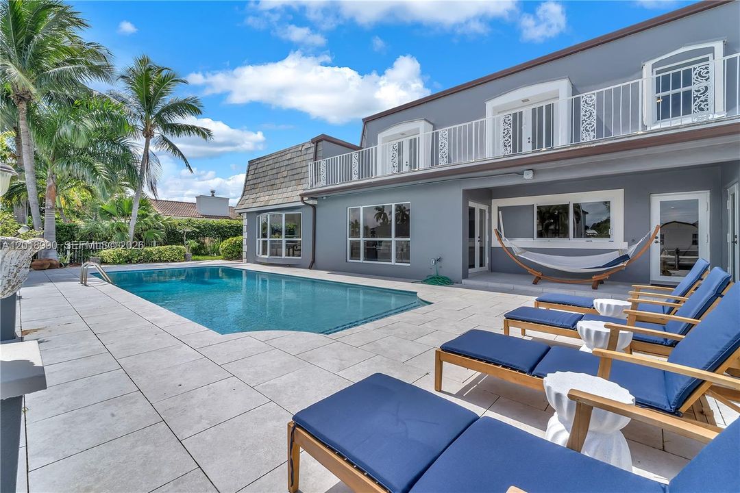 For Rent: $19,500 (7 beds, 6 baths, 6585 Square Feet)