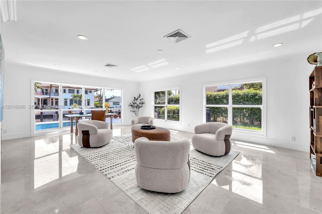 For Rent: $19,500 (7 beds, 6 baths, 6585 Square Feet)