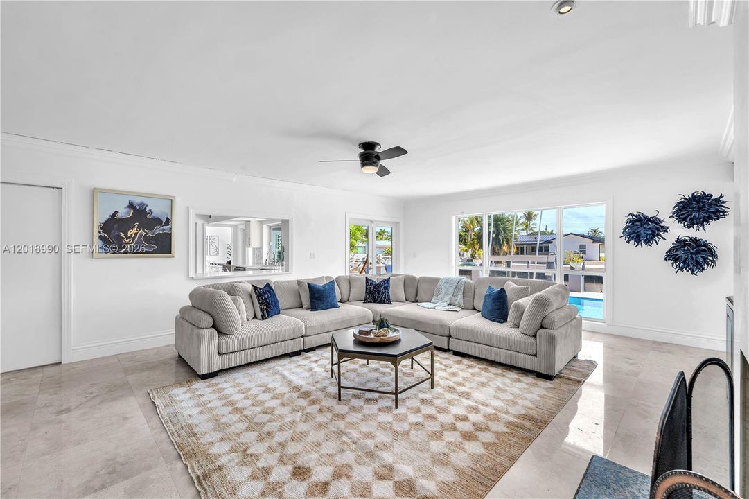 For Rent: $19,500 (7 beds, 6 baths, 6585 Square Feet)
