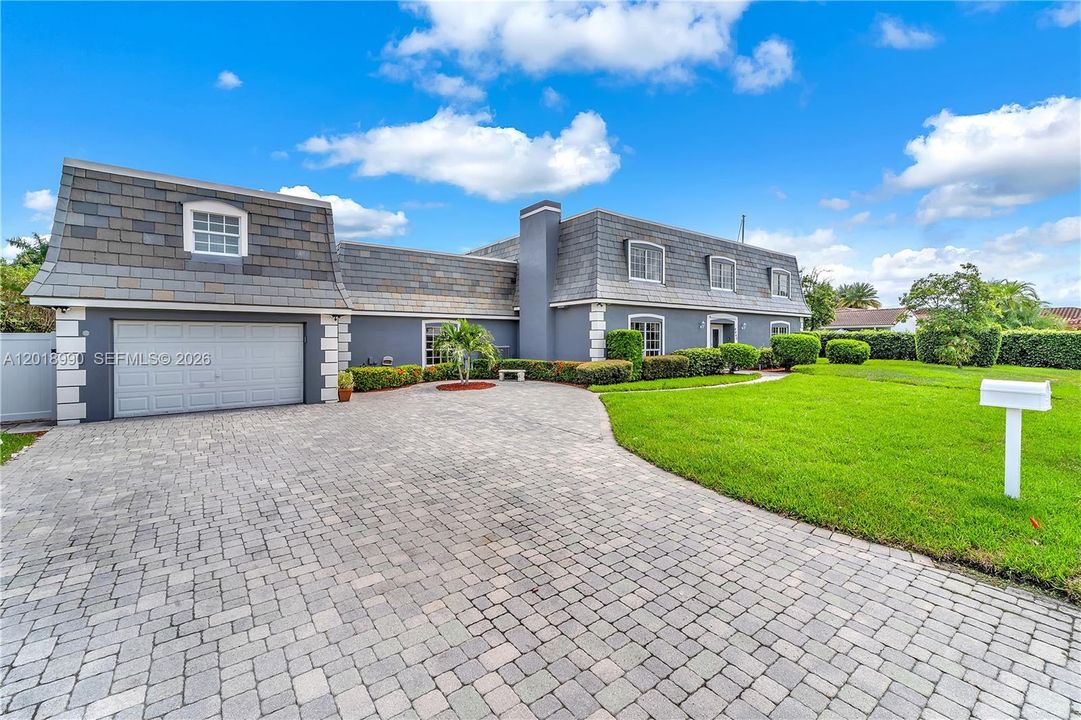 For Rent: $19,500 (7 beds, 6 baths, 6585 Square Feet)