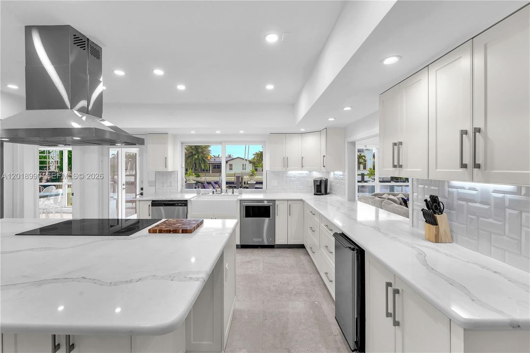 For Rent: $19,500 (7 beds, 6 baths, 6585 Square Feet)