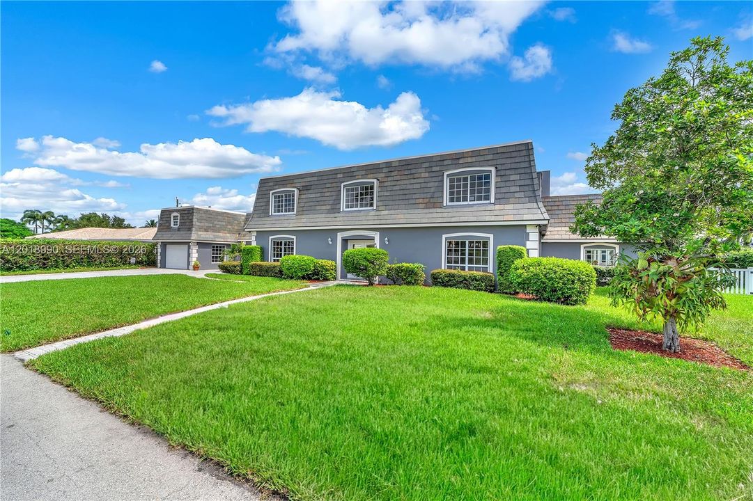 For Rent: $19,500 (7 beds, 6 baths, 6585 Square Feet)