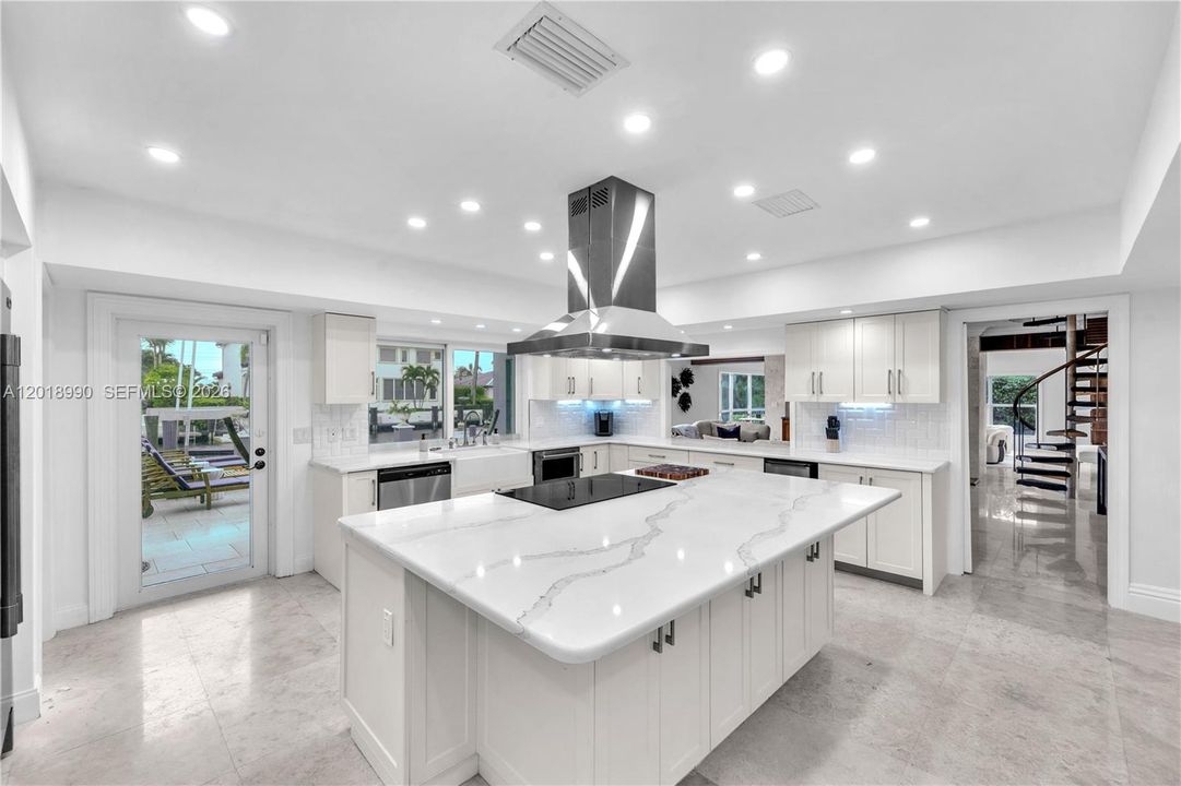 For Rent: $19,500 (7 beds, 6 baths, 6585 Square Feet)