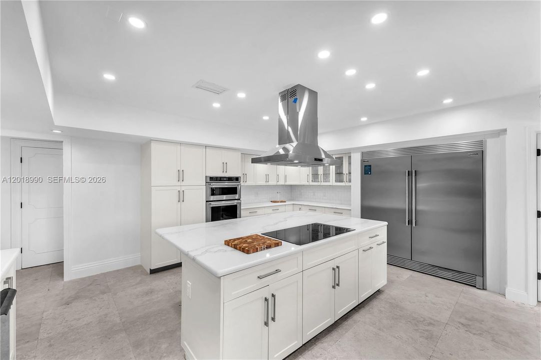 For Rent: $19,500 (7 beds, 6 baths, 6585 Square Feet)