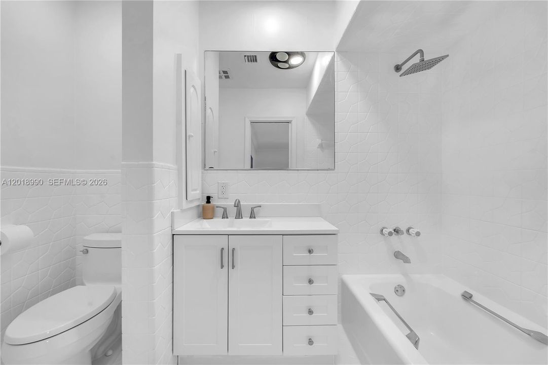 For Rent: $19,500 (7 beds, 6 baths, 6585 Square Feet)