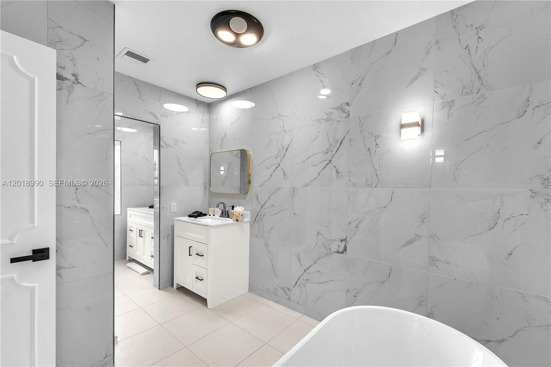 For Rent: $19,500 (7 beds, 6 baths, 6585 Square Feet)