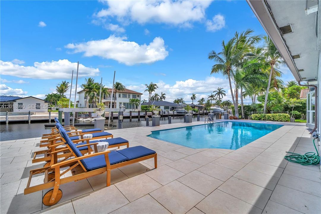 For Rent: $19,500 (7 beds, 6 baths, 6585 Square Feet)