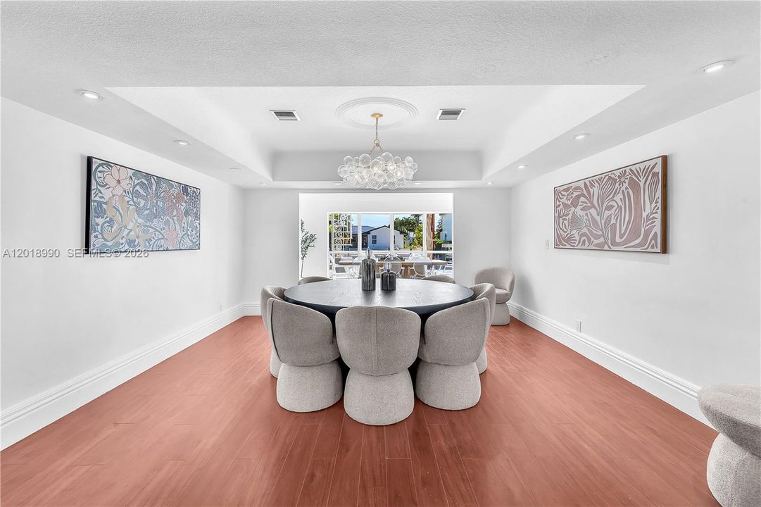 For Rent: $19,500 (7 beds, 6 baths, 6585 Square Feet)