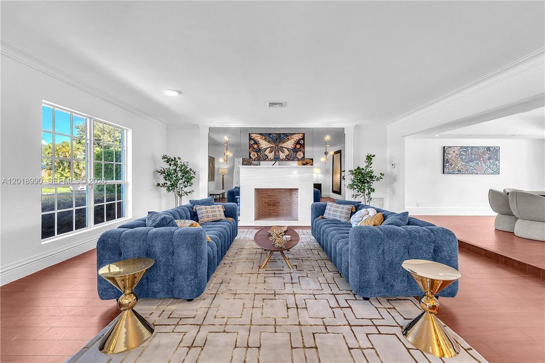 For Rent: $19,500 (7 beds, 6 baths, 6585 Square Feet)