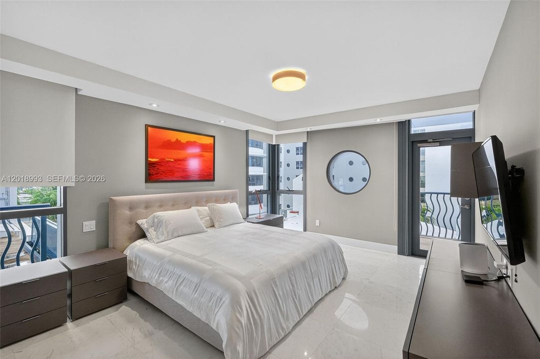For Sale: $1,425,000 (2 beds, 2 baths, 1170 Square Feet)