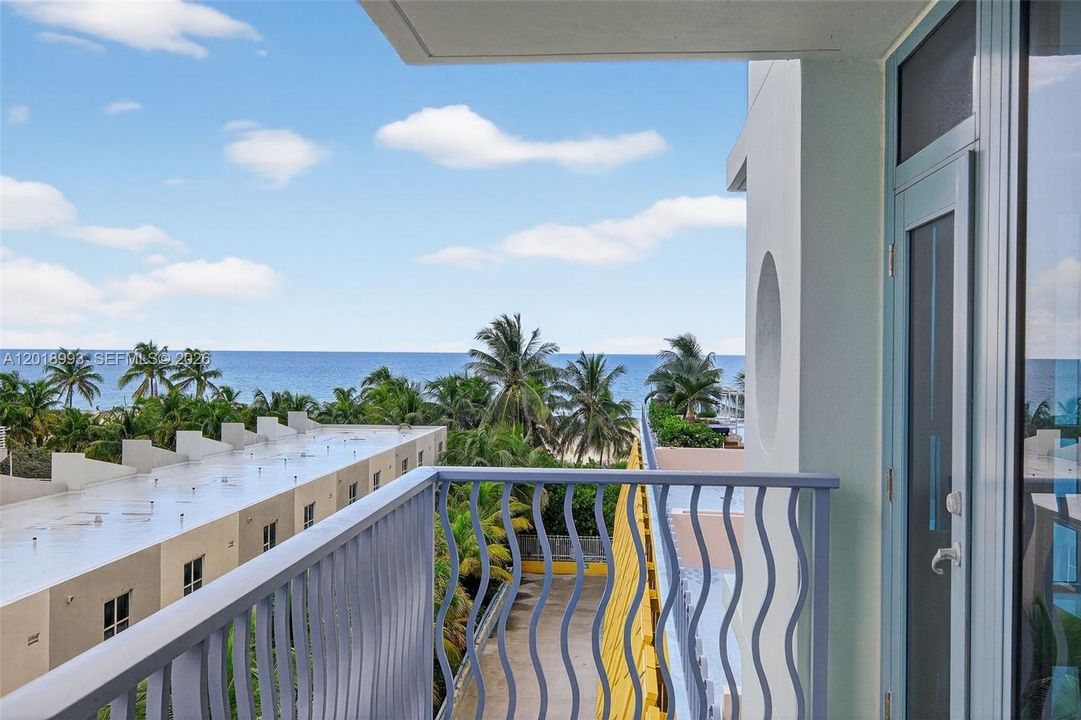 For Sale: $1,425,000 (2 beds, 2 baths, 1170 Square Feet)