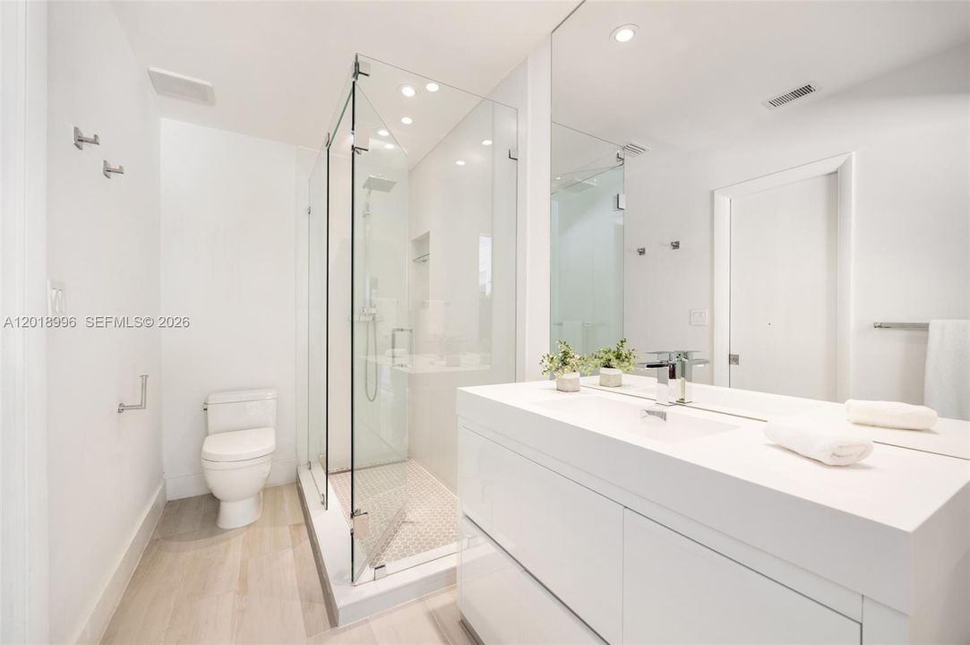 В аренду: $25,000 (5 спален, 3 ванн, 3729 Квадратных фут)