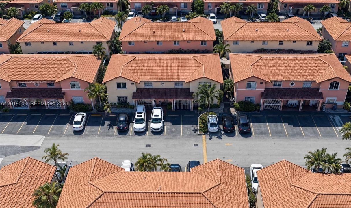 For Sale: $299,000 (2 beds, 2 baths, 870 Square Feet)