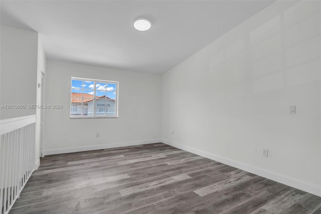 For Sale: $299,000 (2 beds, 2 baths, 870 Square Feet)