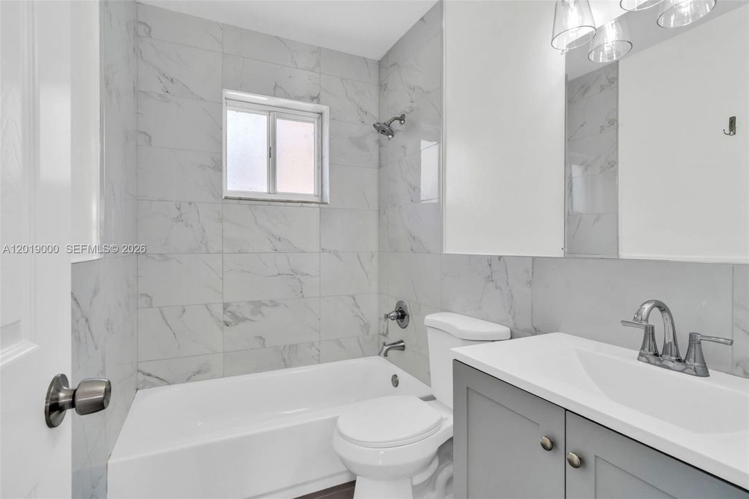 For Sale: $299,000 (2 beds, 2 baths, 870 Square Feet)