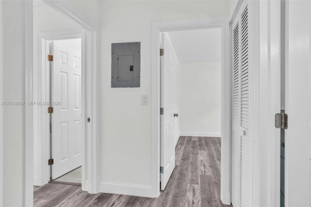 For Sale: $299,000 (2 beds, 2 baths, 870 Square Feet)