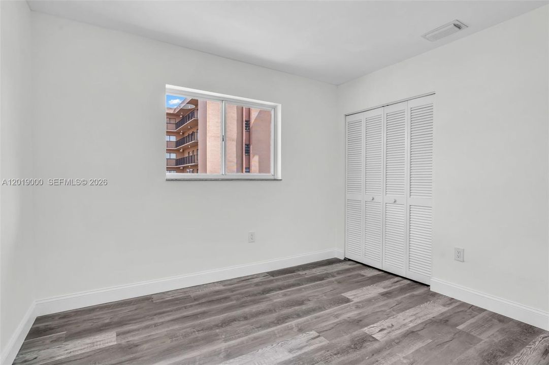 For Sale: $299,000 (2 beds, 2 baths, 870 Square Feet)