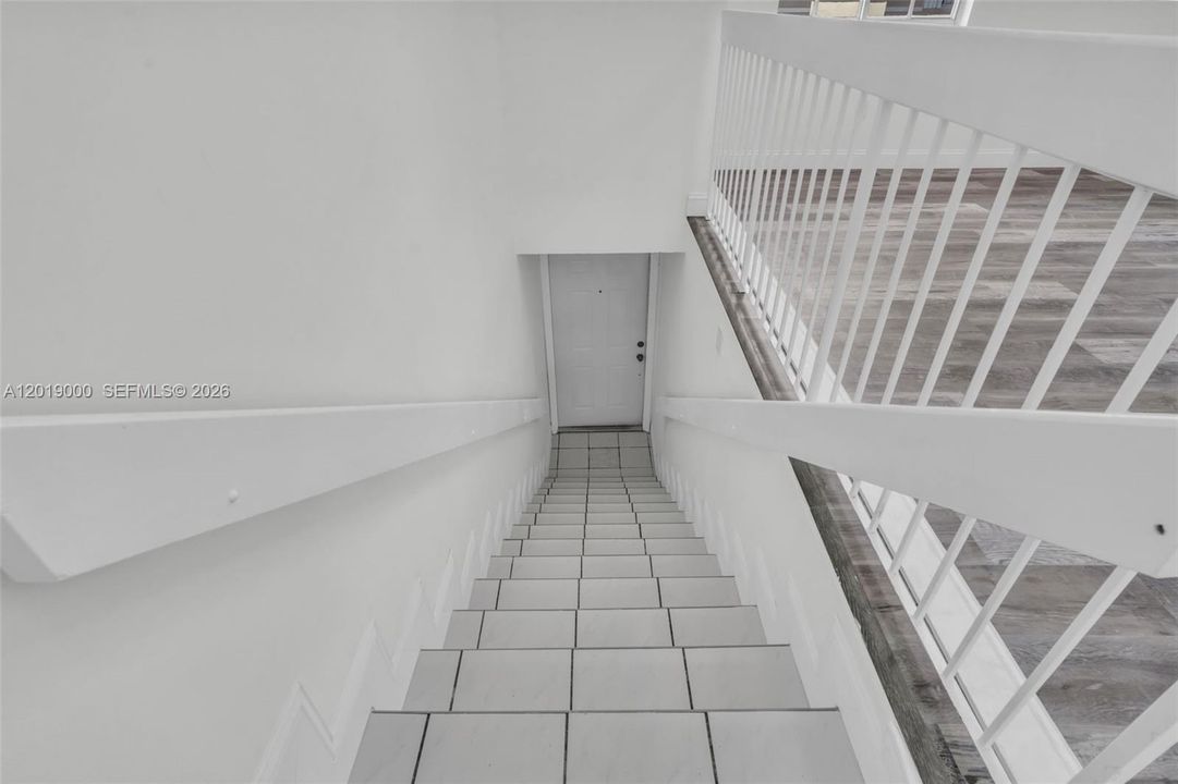 For Sale: $299,000 (2 beds, 2 baths, 870 Square Feet)