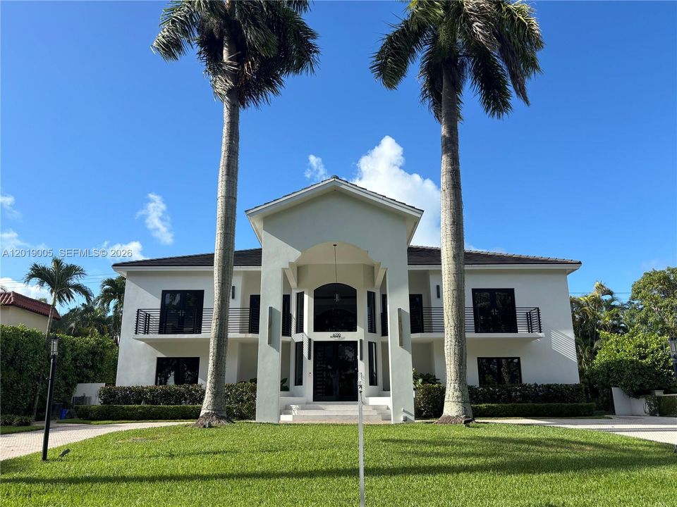 For Sale: $3,495,000 (5 beds, 4 baths, 4675 Square Feet)