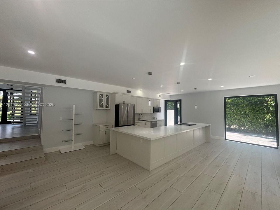 For Sale: $3,495,000 (5 beds, 4 baths, 4675 Square Feet)
