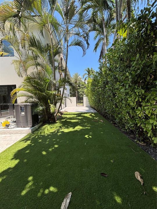 For Sale: $3,495,000 (5 beds, 4 baths, 4675 Square Feet)