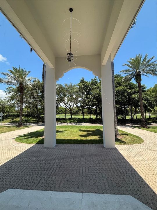 For Sale: $3,495,000 (5 beds, 4 baths, 4675 Square Feet)