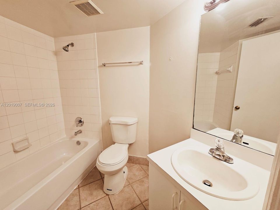 В аренду: $2,100 (2 спален, 2 ванн, 1026 Квадратных фут)
