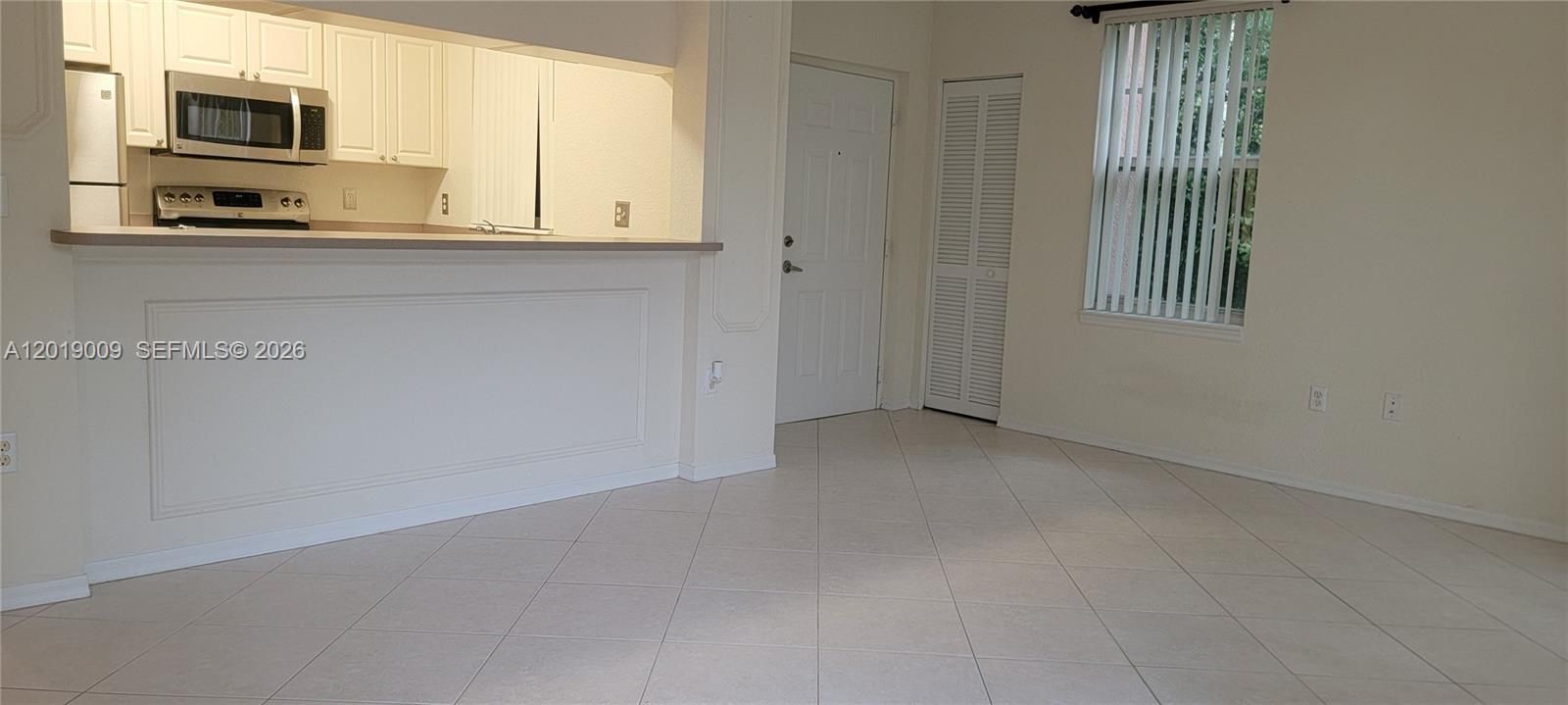 Active With Contract: $1,800 (1 beds, 1 baths, 716 Square Feet)
