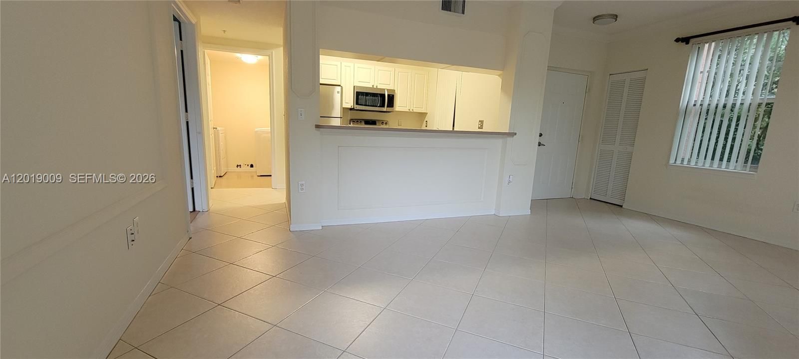 Active With Contract: $1,800 (1 beds, 1 baths, 716 Square Feet)