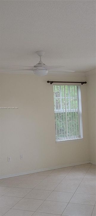 Active With Contract: $1,800 (1 beds, 1 baths, 716 Square Feet)
