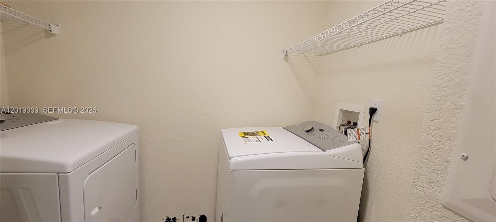 Active With Contract: $1,800 (1 beds, 1 baths, 716 Square Feet)