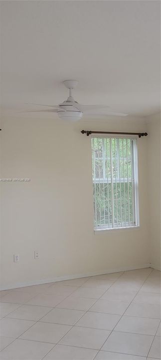 Active With Contract: $1,800 (1 beds, 1 baths, 716 Square Feet)