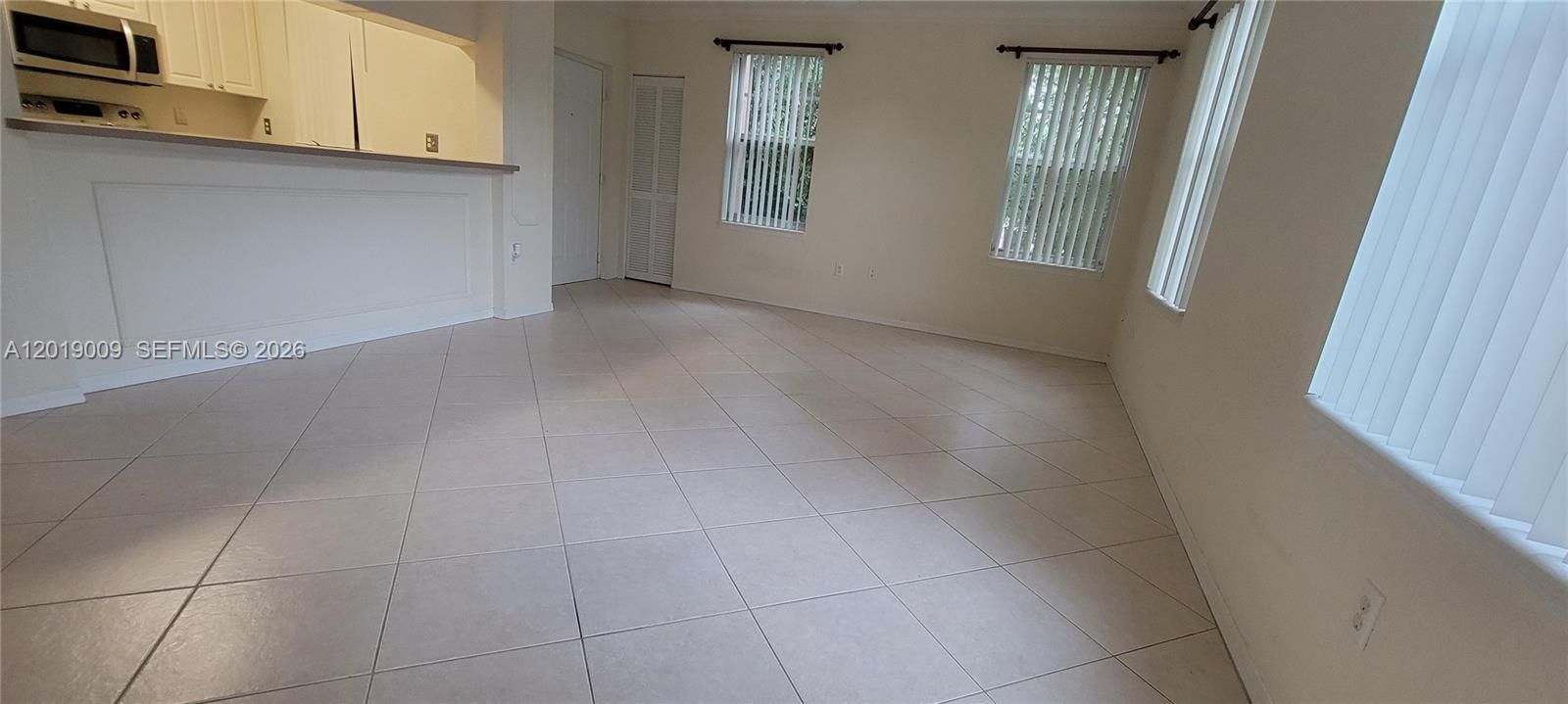 Active With Contract: $1,800 (1 beds, 1 baths, 716 Square Feet)