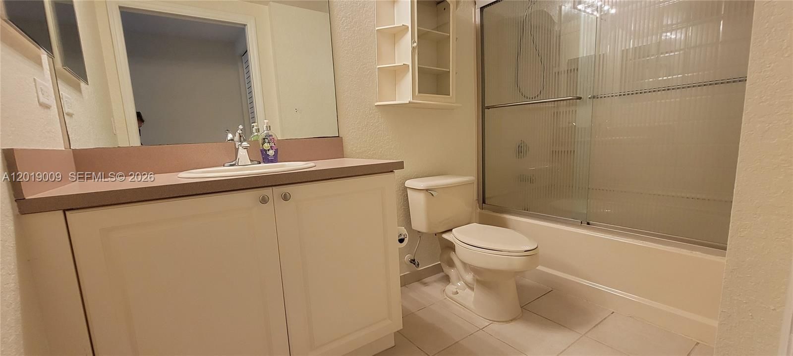 Active With Contract: $1,800 (1 beds, 1 baths, 716 Square Feet)