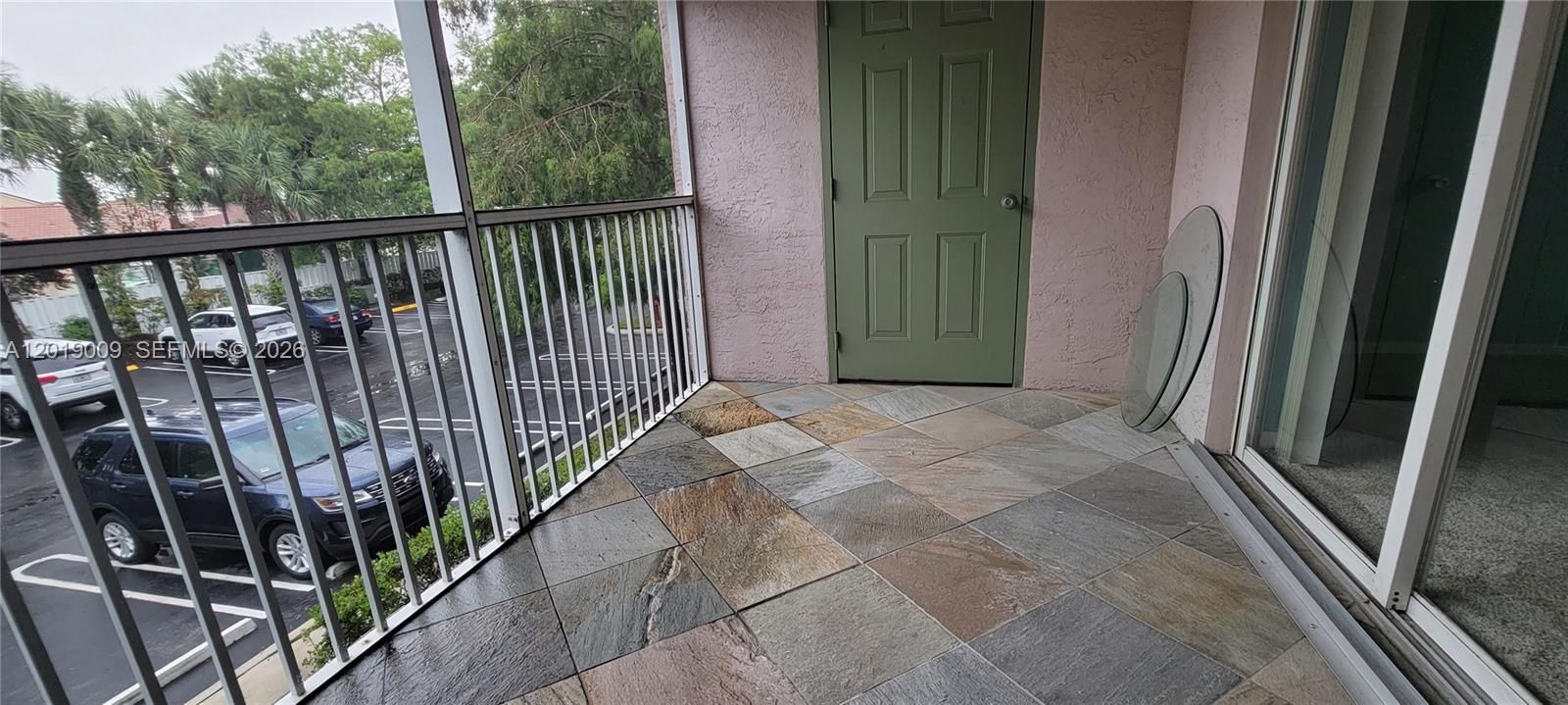Active With Contract: $1,800 (1 beds, 1 baths, 716 Square Feet)