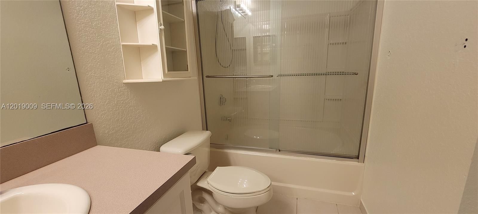 Active With Contract: $1,800 (1 beds, 1 baths, 716 Square Feet)