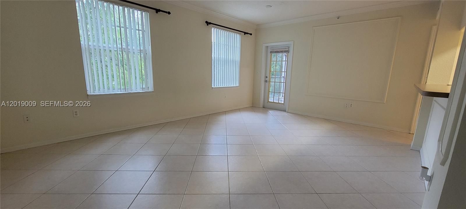 Active With Contract: $1,800 (1 beds, 1 baths, 716 Square Feet)