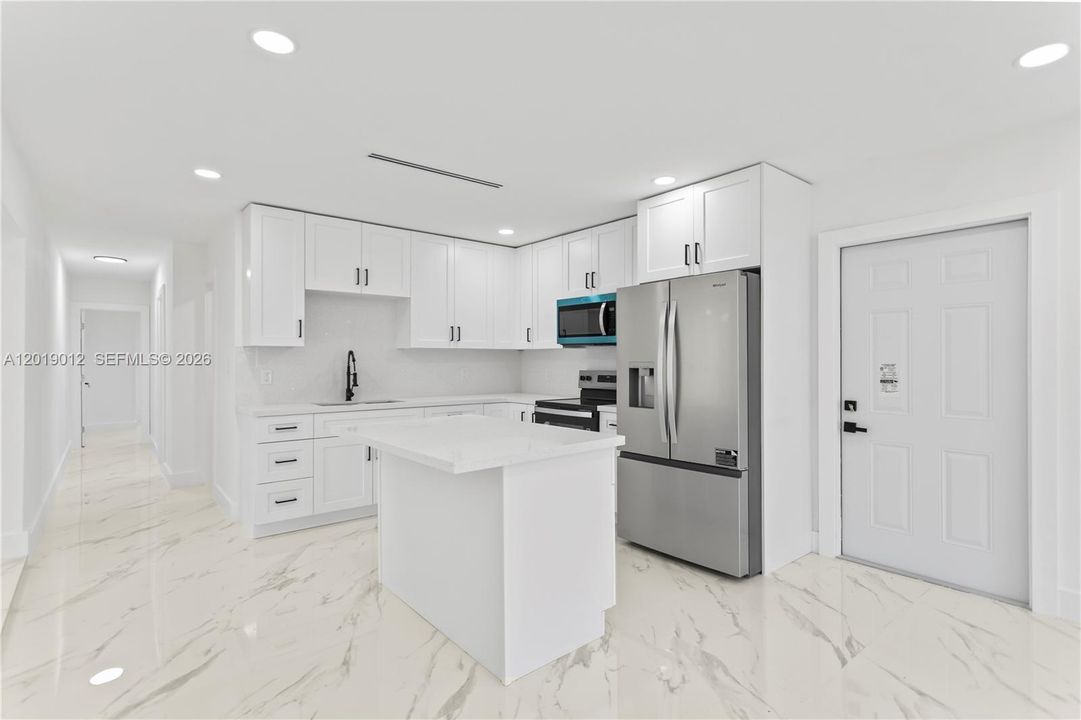 На продажу: $675,000 (4 спален, 2 ванн, 1784 Квадратных фут)