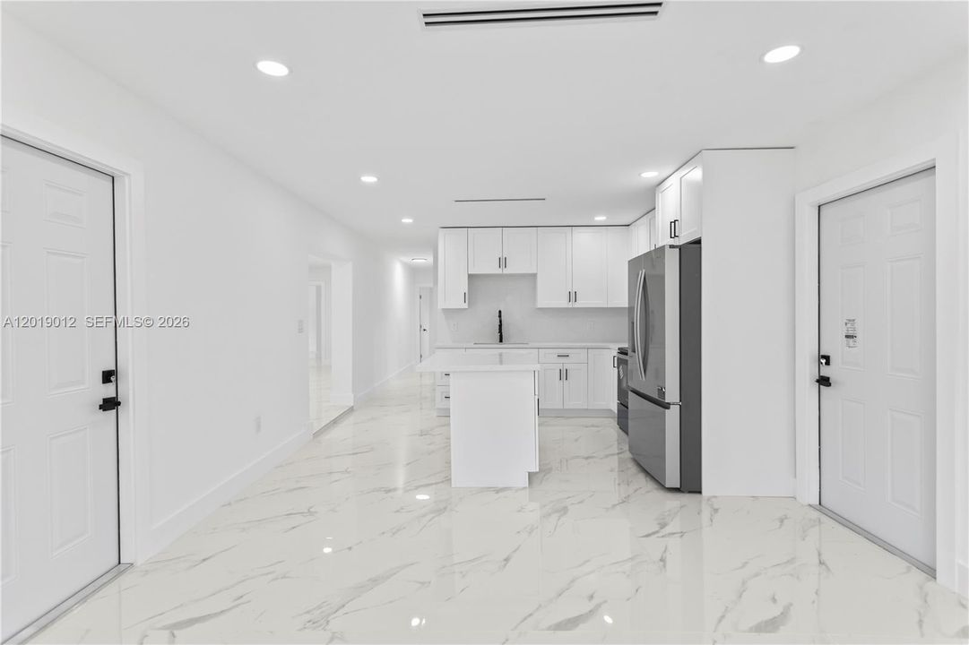 На продажу: $675,000 (4 спален, 2 ванн, 1784 Квадратных фут)
