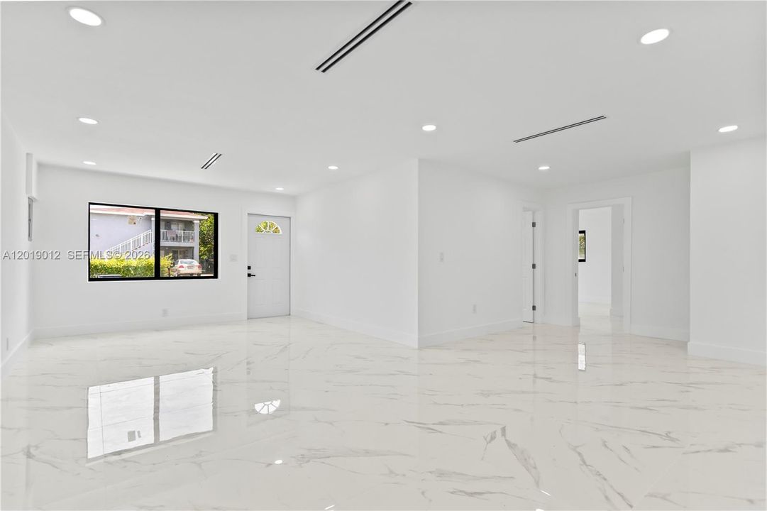 На продажу: $675,000 (4 спален, 2 ванн, 1784 Квадратных фут)