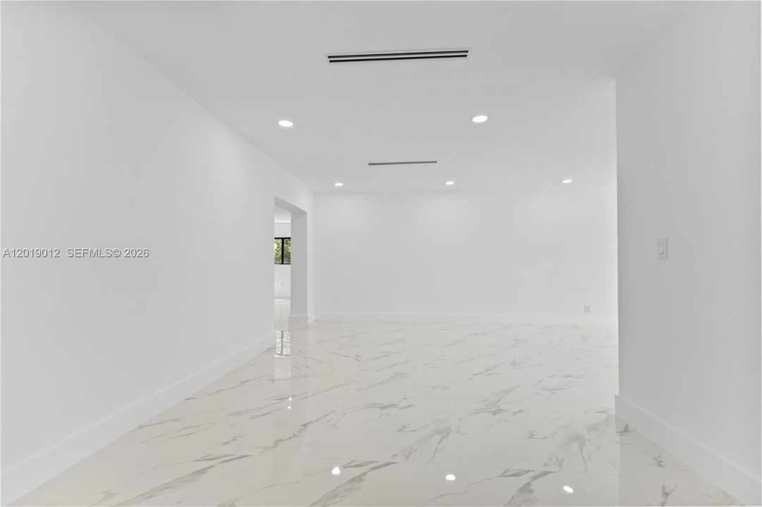 На продажу: $675,000 (4 спален, 2 ванн, 1784 Квадратных фут)