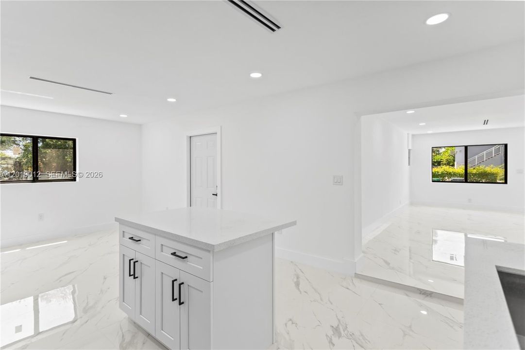 На продажу: $675,000 (4 спален, 2 ванн, 1784 Квадратных фут)