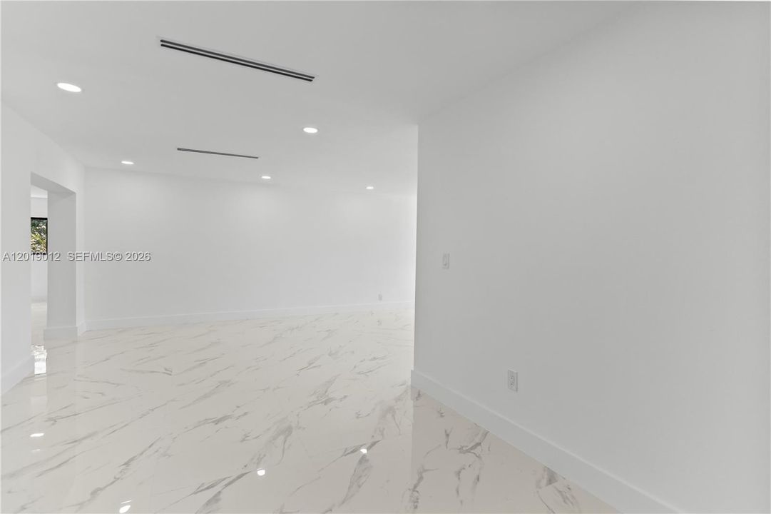 На продажу: $675,000 (4 спален, 2 ванн, 1784 Квадратных фут)