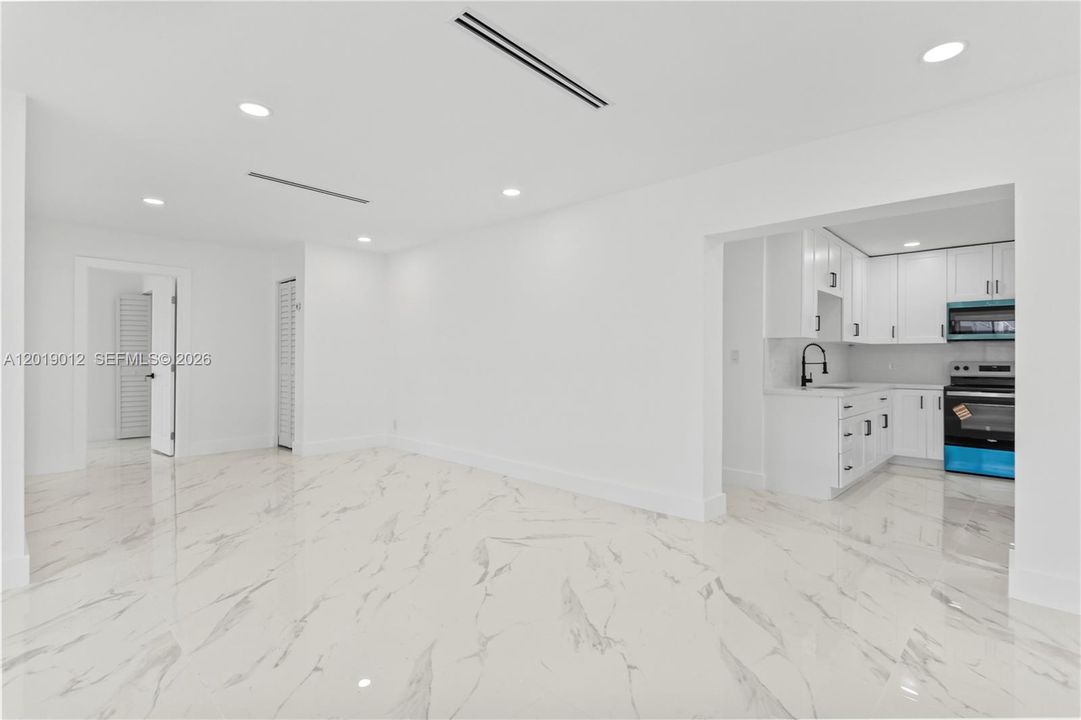 На продажу: $675,000 (4 спален, 2 ванн, 1784 Квадратных фут)