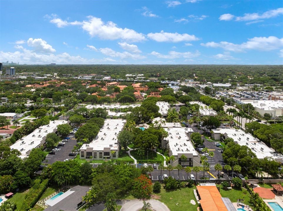 Well maintaoned and well located Venetian Palms in the Continental Park neighborhood