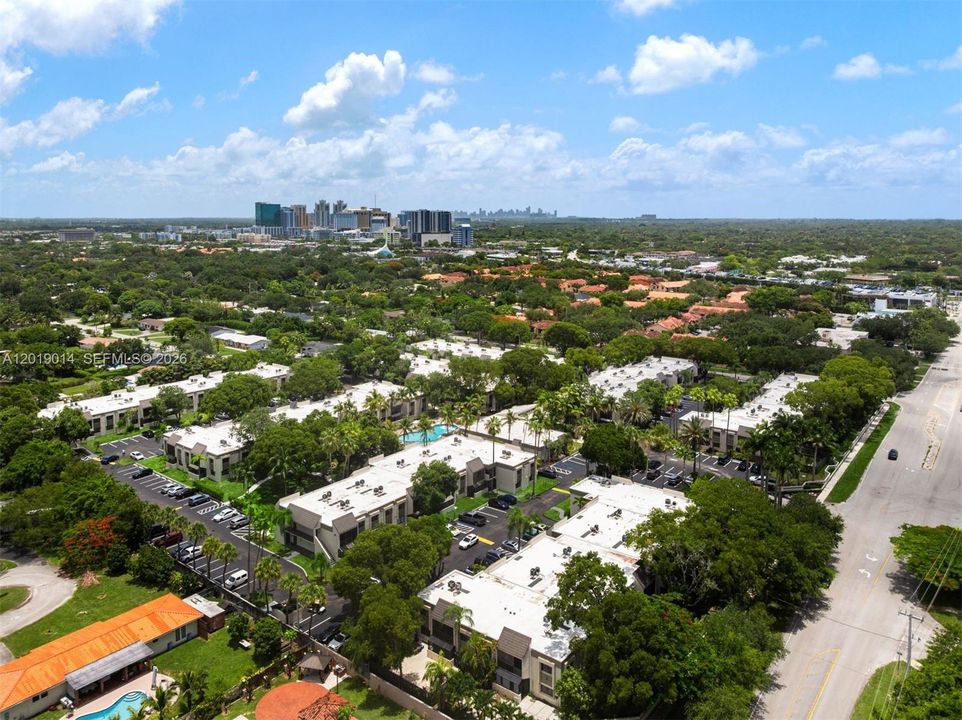 Close to Dadeland, the Palmetto Expwy, the bus line and metro-rail