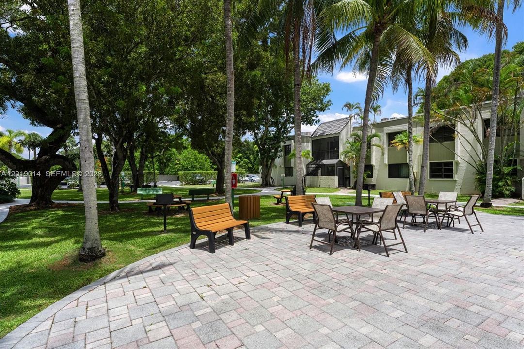 New furniture and lots of green and shady areas to walk and relax and bbq