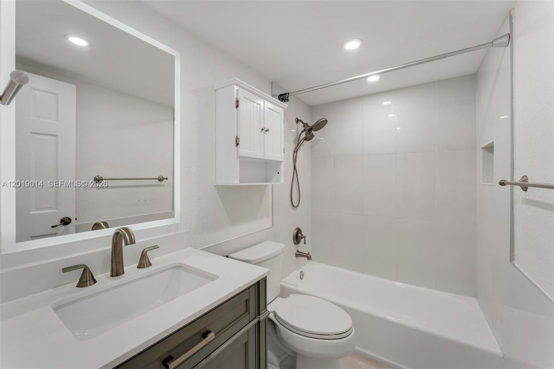 2nd full bathroom with tub, totally updated