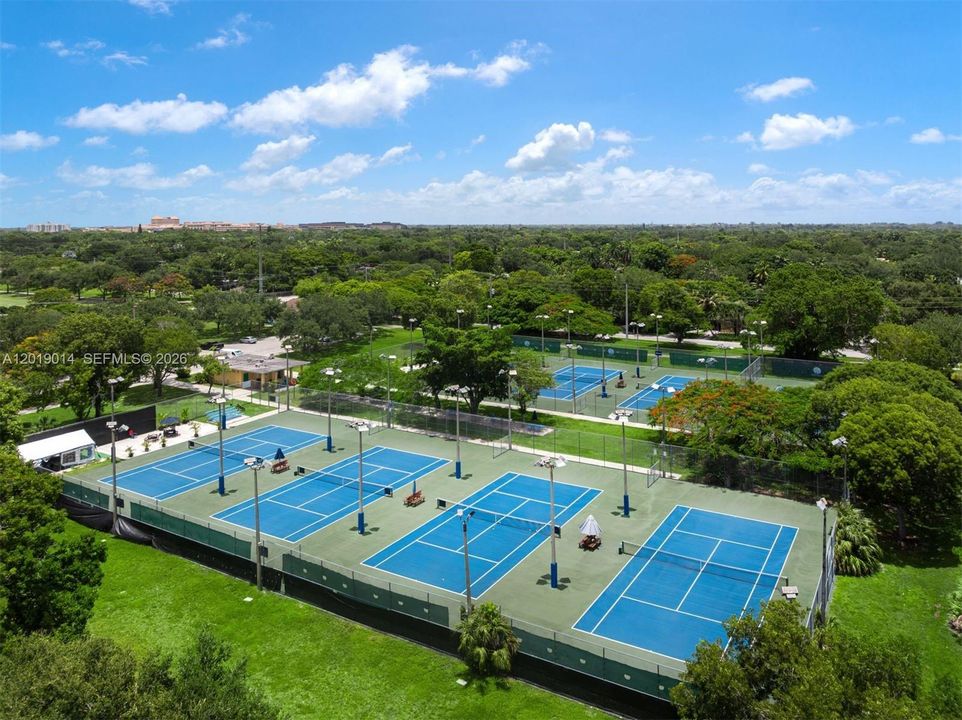 Tennis at Continental Park just around the corner walking distance