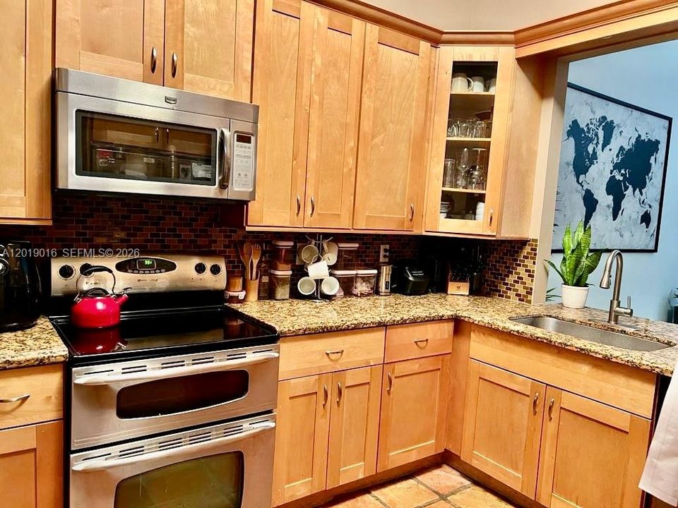 For Sale: $349,300 (2 beds, 2 baths, 1580 Square Feet)